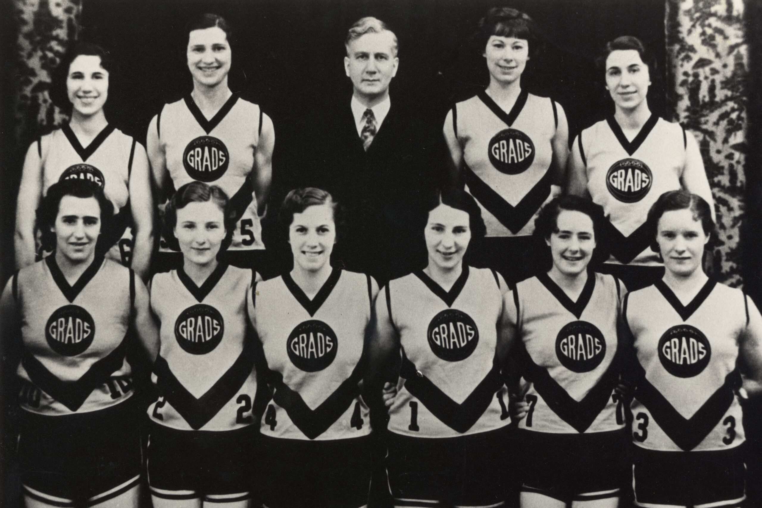 2017: Edmonton Grads inducted into Canada’s Sports Hall of Fame