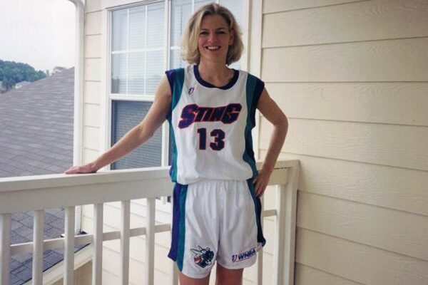 1998: Kelly Boucher becomes first Canadian to play in the WNBA