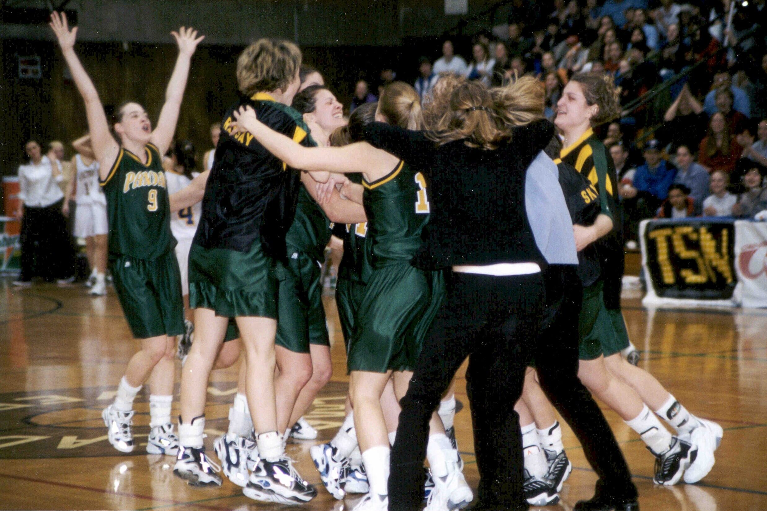1999: Alberta Pandas win Canadian university hoops championship
