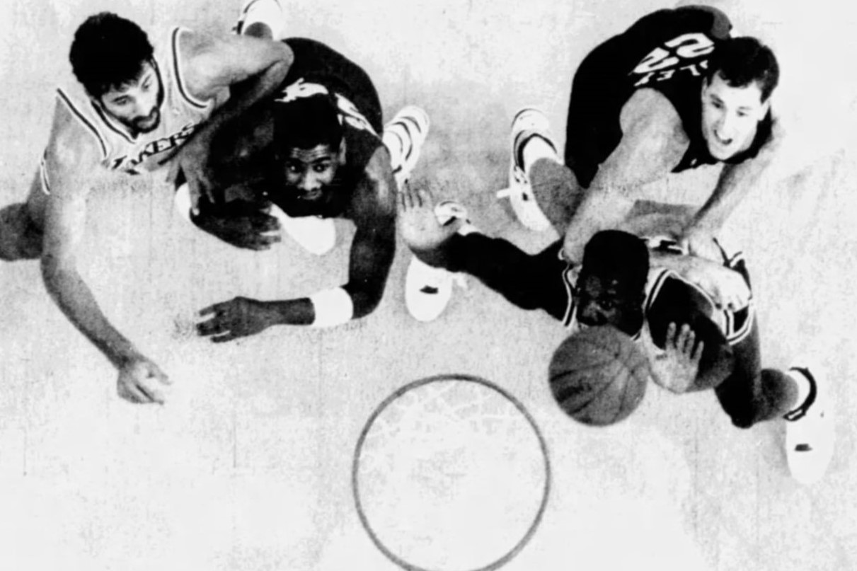 1990: L.A. Lakers play exhibition games in Calgary and Edmonton